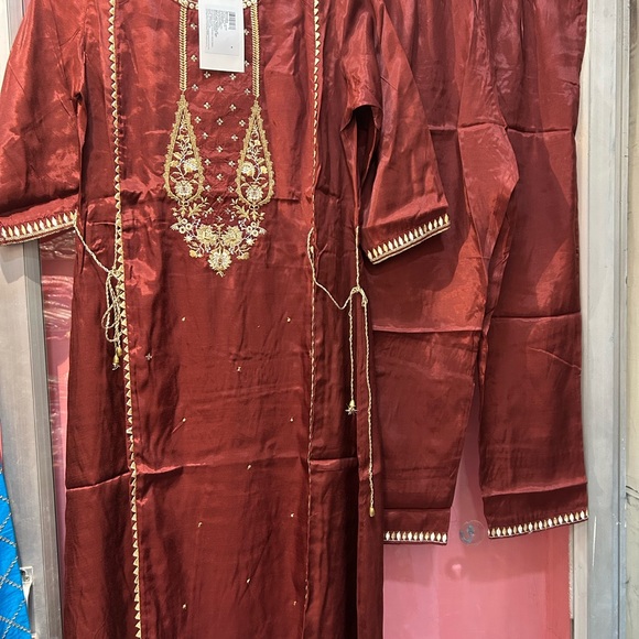 Aurelia 2 piece suit - Picture 4 of 7